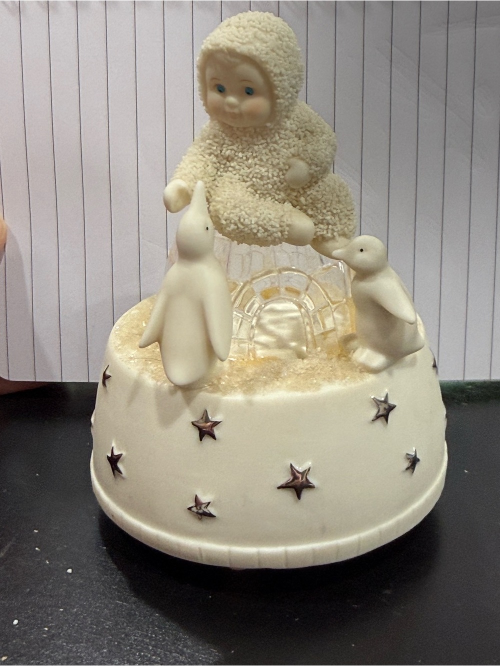 Department 56 Snowbabies Music Box features a charming "Winter Wonder. Works